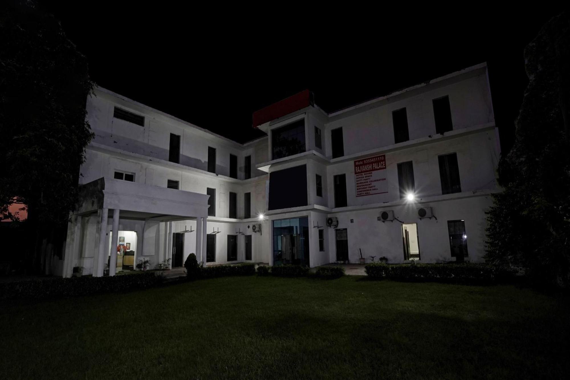 Collection O Rajvanshi Paradise Gurgaon Exterior foto